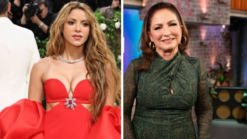 Shakira y Gloria Estefan sentados uno al lado del otro en el 2025 Grammys