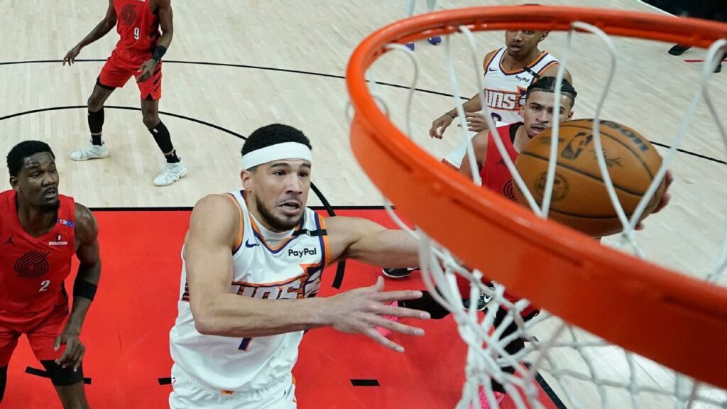 Booker Hace Historia en Los Suns y Los Warriors Vencen Entre Más Rumores de Traspasos