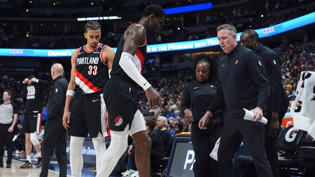 DeAndre Ayton (Pantorrilla), Estará Fuera Al Menos 4 Semanas