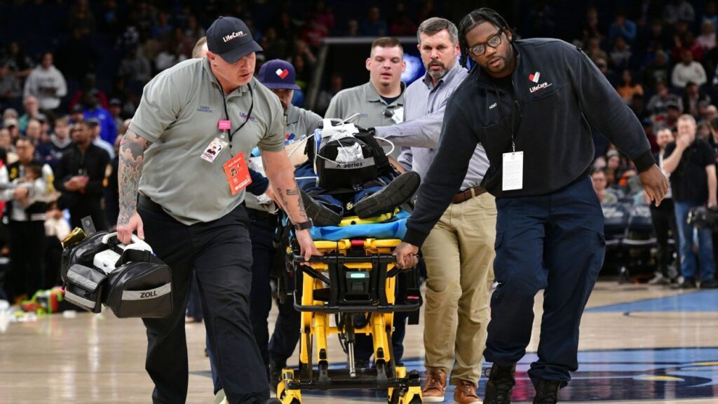 Spurs vs Grizzlies: Árbitros Retrasan JUEGO por Emergencia Médica