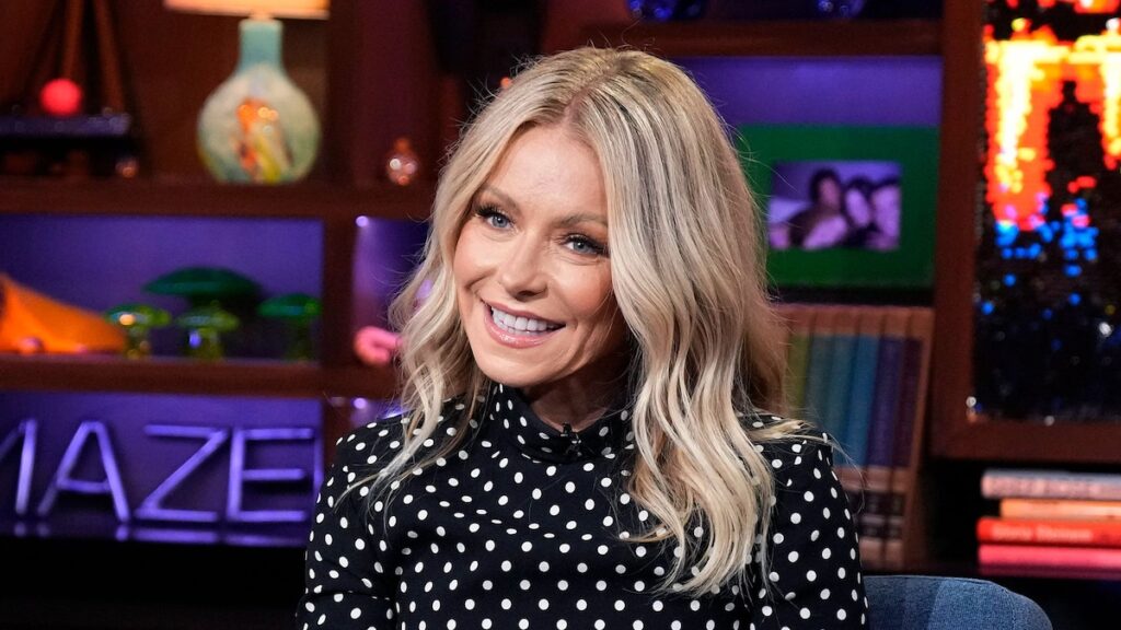 Kelly Ripa honra el perrito tardío Chewie con homenaje sincero