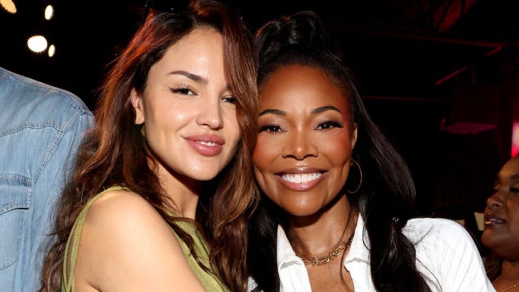 El homenaje de las águilas de moda de Eiza González roba el centro de atención