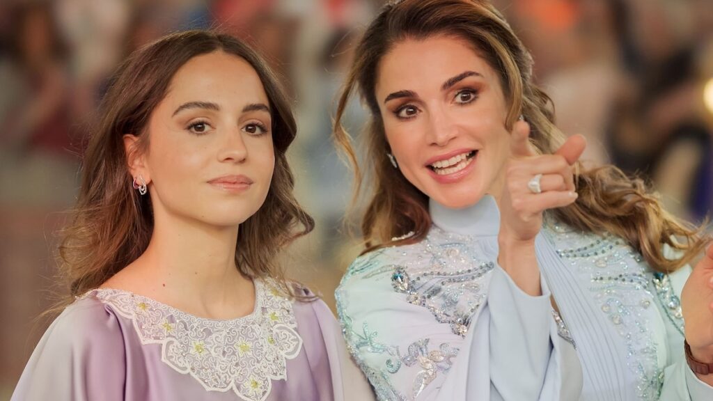 La hija de la reina Rania, la princesa Iman, da la bienvenida al primer niño menos del mes después de que se anunciara el embarazo