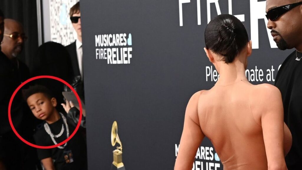 La reacción del niño a la atrevida alfombra roja de Bianca Censori se vuelve viral