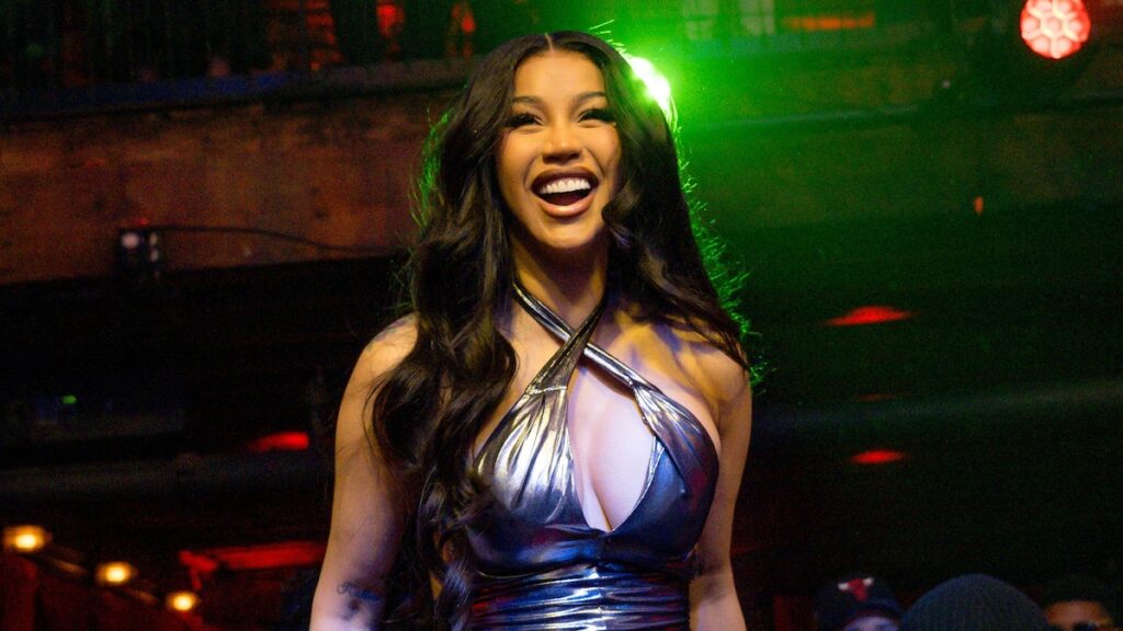 Por qué ella está enojada con él