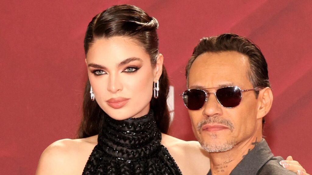 ¡Beso! ¡Beso! Nadia y Marc Anthony hacen que las chispas vuelen en la alfombra roja en el Premio lo Nuestro 2025