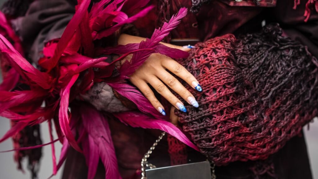 7 diseños de uñas con innovaciones audaces y giros juguetones