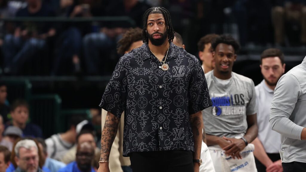 Dueña de los Lakers asegura que Anthony Davis no era feliz en el equipo
