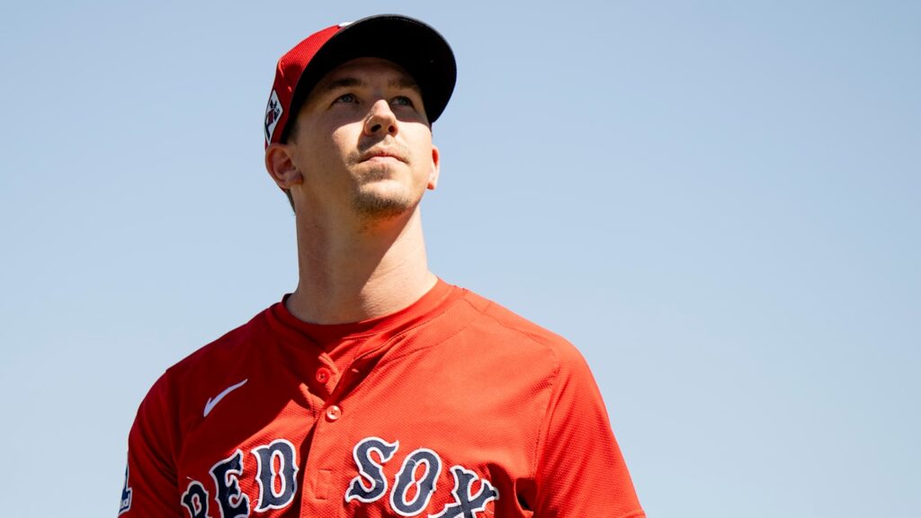 Alex Cora anuncia la rotación de los Medias Rojas de Boston para la temporada de 2025