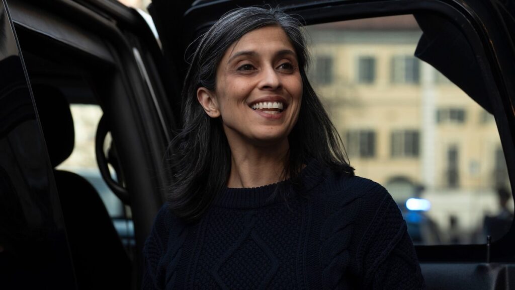 Second Lady Usha Vance lanza cuentas oficiales de redes sociales