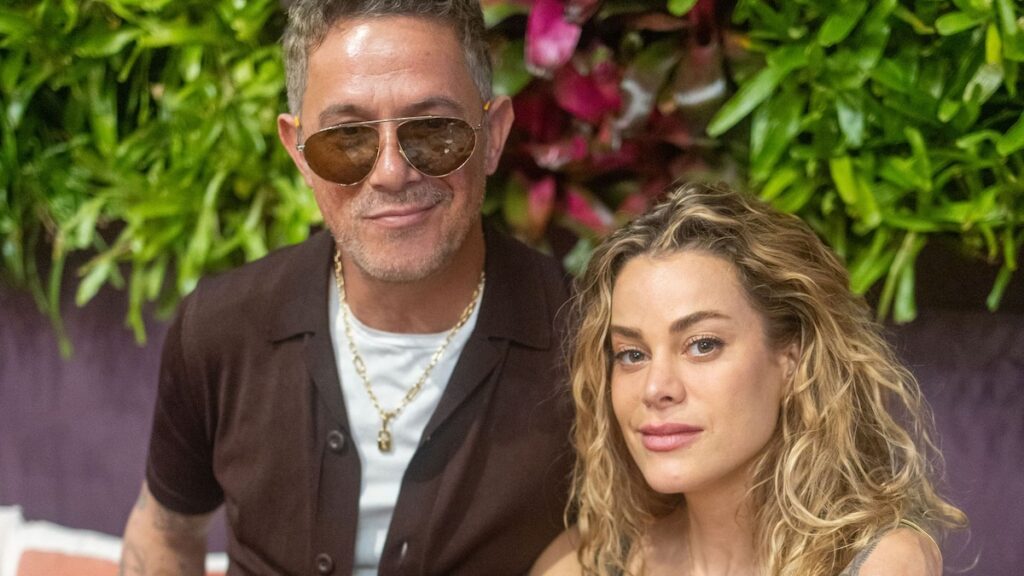 Alejandro Sanz y Candela Márquez celebran el lanzamiento del libro de Loren Ridinger en Miami