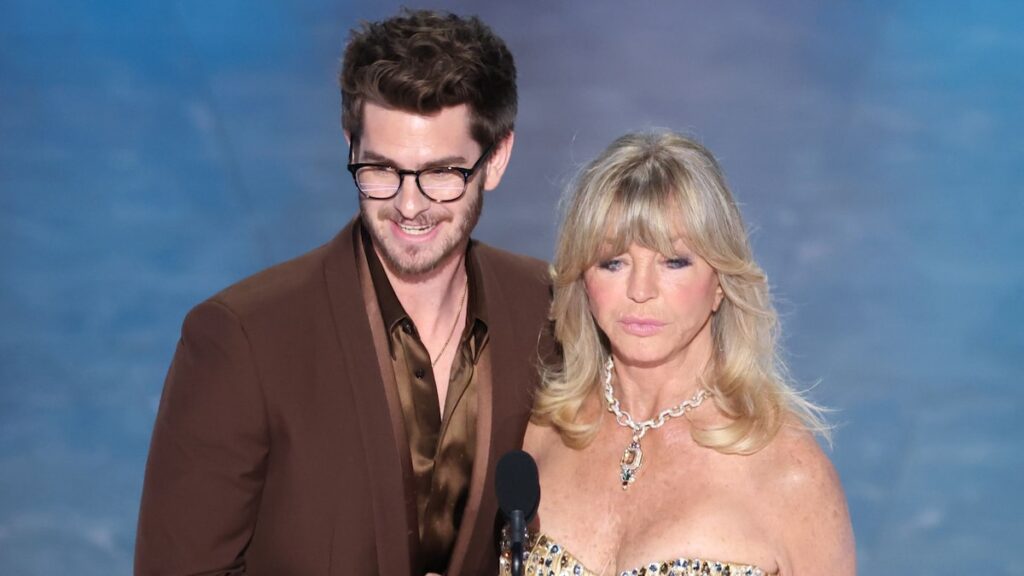 El hijo de Goldie Hawn comenta sobre su momento viral con Andrew Garfield en los Oscar