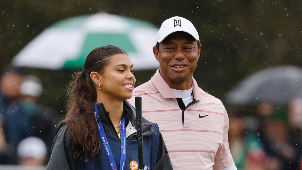 Tiger Woods haces y vítores mientras su hija gana su campeonato de fútbol de la escuela secundaria