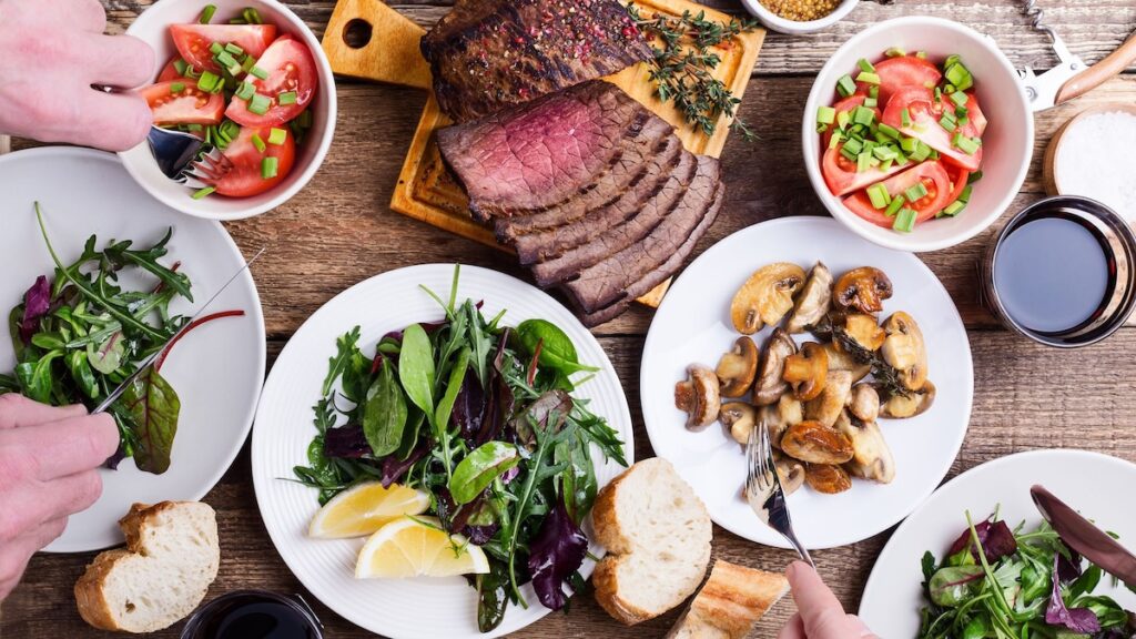 Consejos para la cena para un mejor sueño y barriga plana