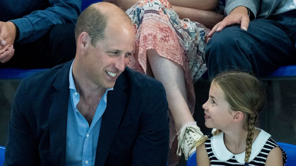 El príncipe William dice que su hija, la princesa Charlotte, “probablemente cazará” a él El príncipe William dice que su hija, la princesa Charlotte, “probablemente cazará” a él