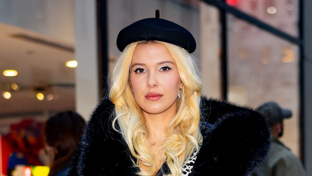 Millie Bobby Brown ha estado usando la ropa de Pamela Anderson de los años 90