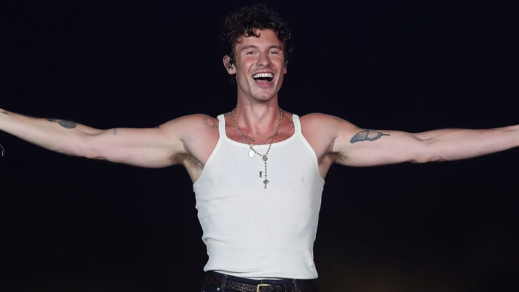 Shawn Mendes aterriza en Argentina, deleitando a los fanáticos con un saludo conmovedor Shawn Mendes aterriza en Argentina, deleitando a los fanáticos con un saludo conmovedor
