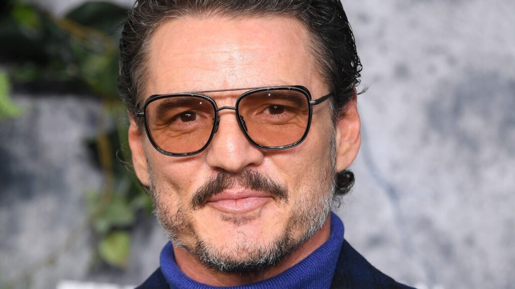 Pedro Pascal explica en broma por qué dejó el grupo de whatsapp de sus primos: “¡Soy demasiado famoso!”