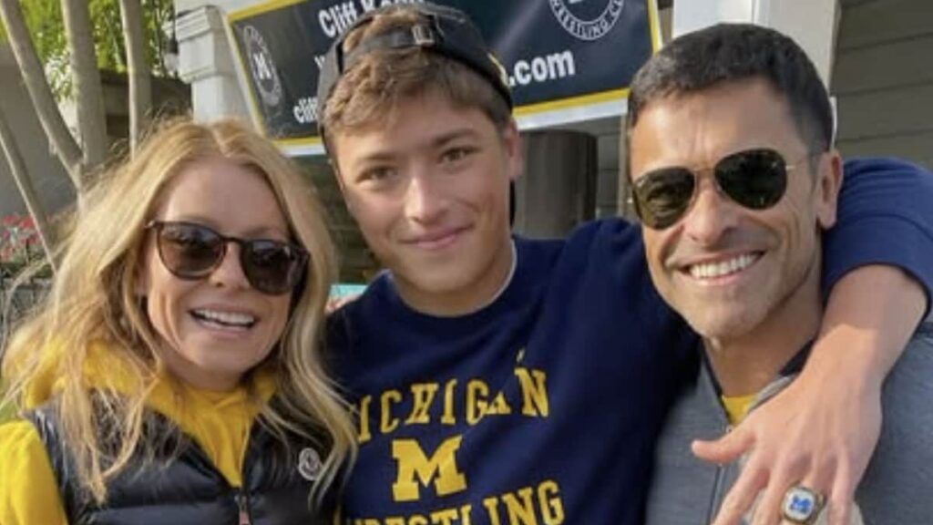 El hijo de Kelly Ripa y Mark Consuelos, Joaquin, aprende una lección mientras está despreocupado en Inglaterra El hijo de Kelly Ripa y Mark Consuelos, Joaquin, aprende una lección mientras está despreocupado en Inglaterra