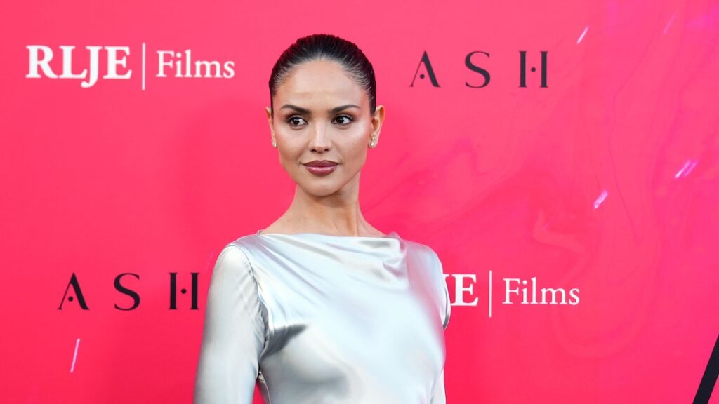 Eiza González aturdía en el aspecto metálico del diseñador Ferretti en el estreno de ‘Ash’ en Los Ángeles Eiza González aturdía en el aspecto metálico del diseñador Ferretti en el estreno de ‘Ash’ en Los Ángeles