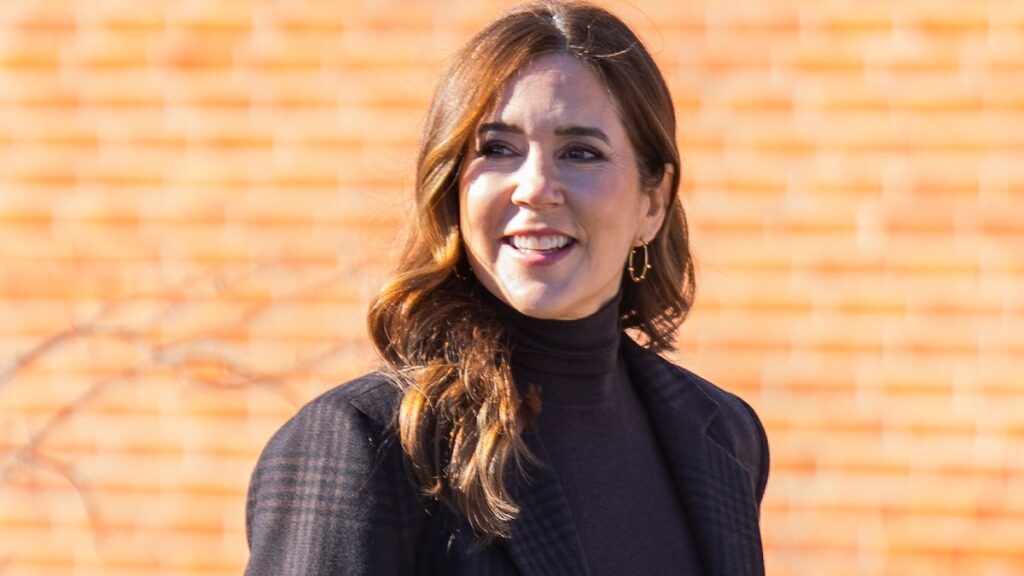 Queen Mary de Dinamarca hace una aparición después de compromisos cancelados