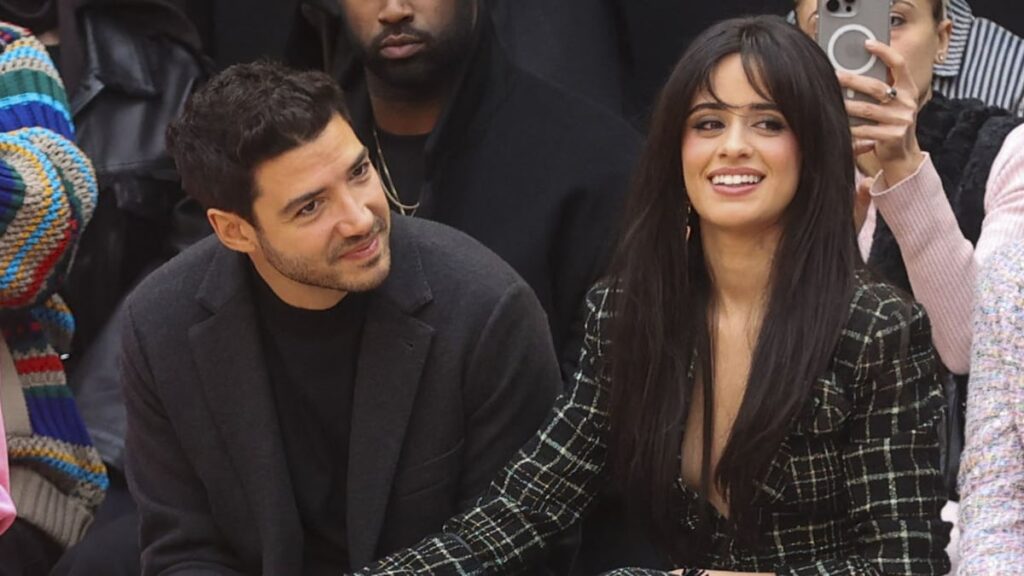 Su momento romántico con el novio Henry Junior Chalhoub