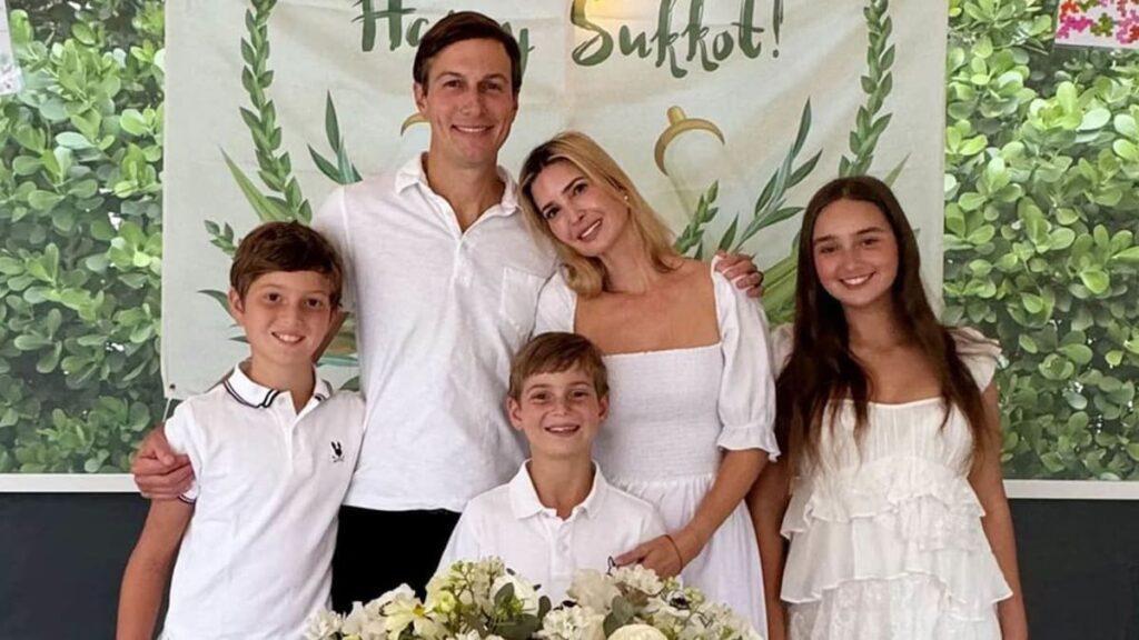 Ivanka Trump anima a su hijo Theo en las finales de fútbol de la bandera