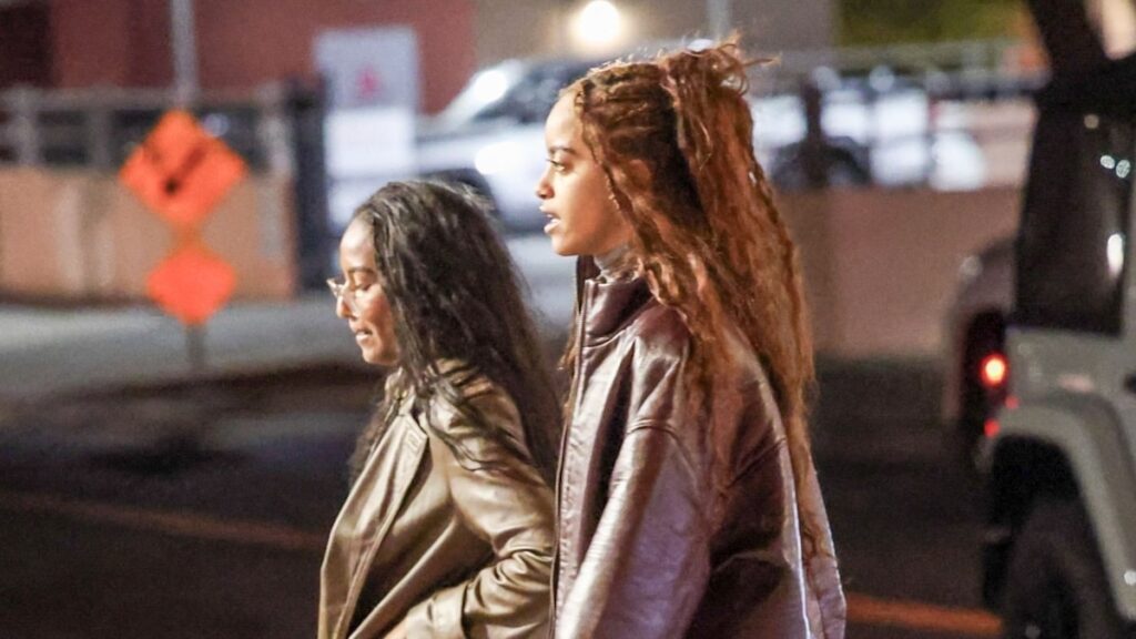 Malia y Sasha Obama usan cuero coordinado se ve en la última salida con su padre Barack en Los Ángeles