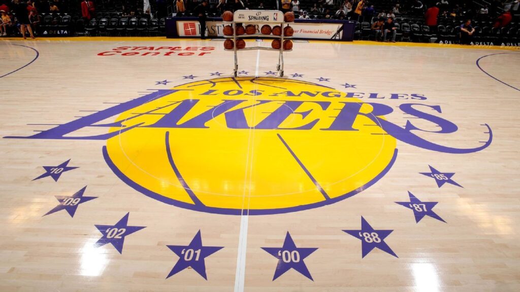 Firman de los Lakers Jordan Goodwin y Liberan A Cam Reddish