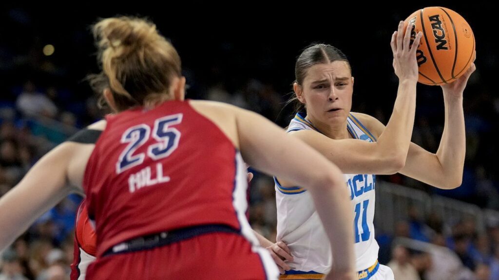 Gabriela Juez Guía a UCLA A UNA CITA HISTÓRICA