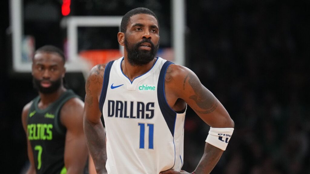 Kyrie Irving, quien se sometió con éxito a una cirugía para reparar una rotura del ligamento cruzado anterior el 26 de marzo, sufrió la lesión el 3 de marzo.