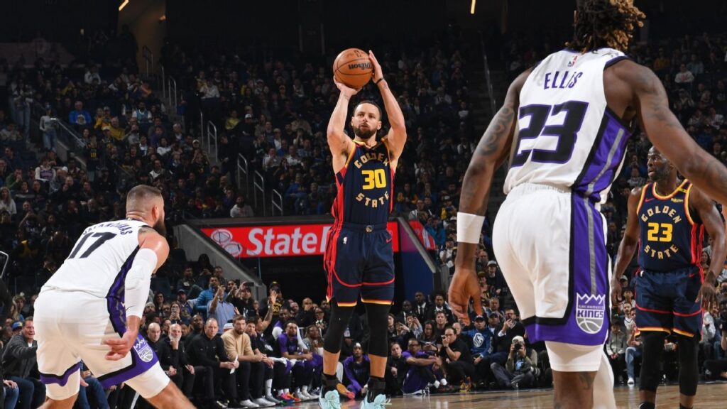 Stephen Curry Llega A LOS 4,000 triples en su Carrera