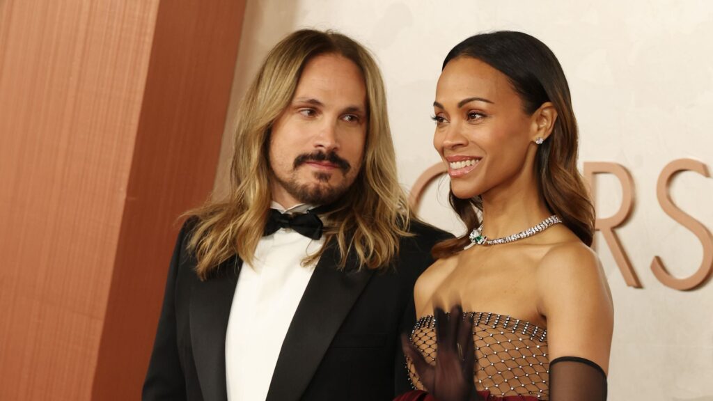 Zoe Saldaña mueve a su esposo, Marco Perego, a las lágrimas mientras recibe el premio Gran Soberano