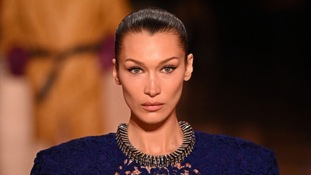 Bella Hadid se enfrenta a una vieja amiga en la Semana de la Moda de París, dice Informe