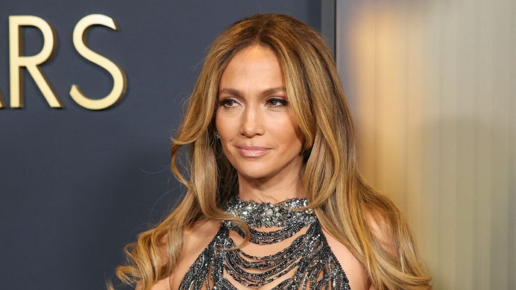 Jennifer López para reunirse con la estrella de ‘Selena’ Edward James Olmos en la próxima película: ‘Círculo completo’