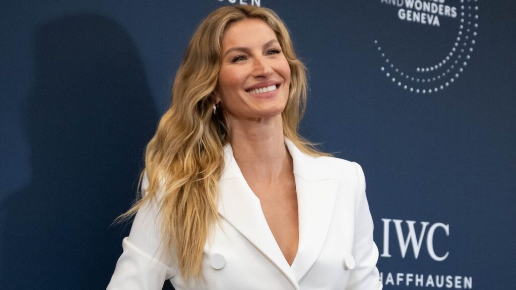 Gisele Bündchen es todo sonrisas a bordo de un nuevo yate de $ 1.2 millones con Joaquim Valente: su momento romántico