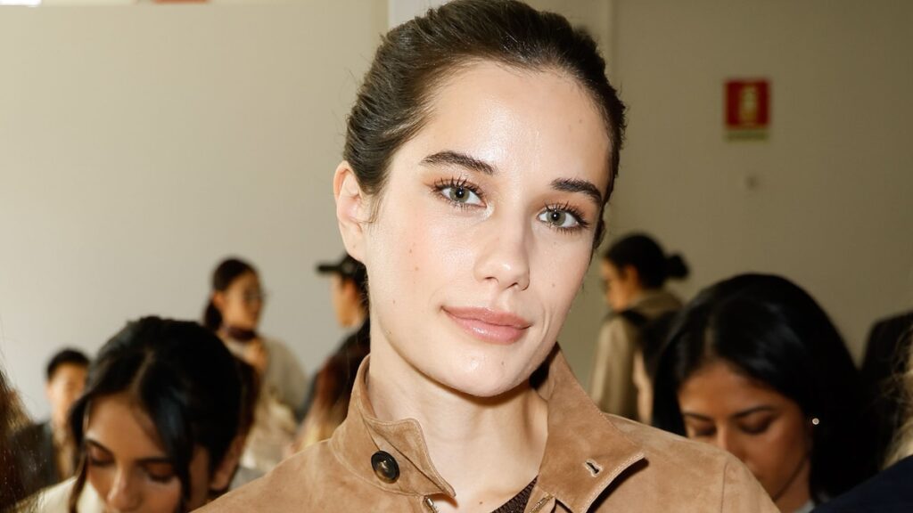 La hija de John Travolta, la sobrina de la princesa Diana y la nieta de Grace Kelly hacen un trío elegante en Milán