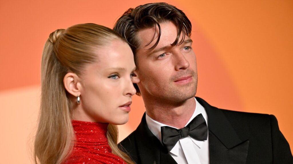 Patrick Schwarzenegger y su prometida Abby Champion pose por su brote más vapor Patrick Schwarzenegger y su prometida Abby Champion pose por su brote más vapor