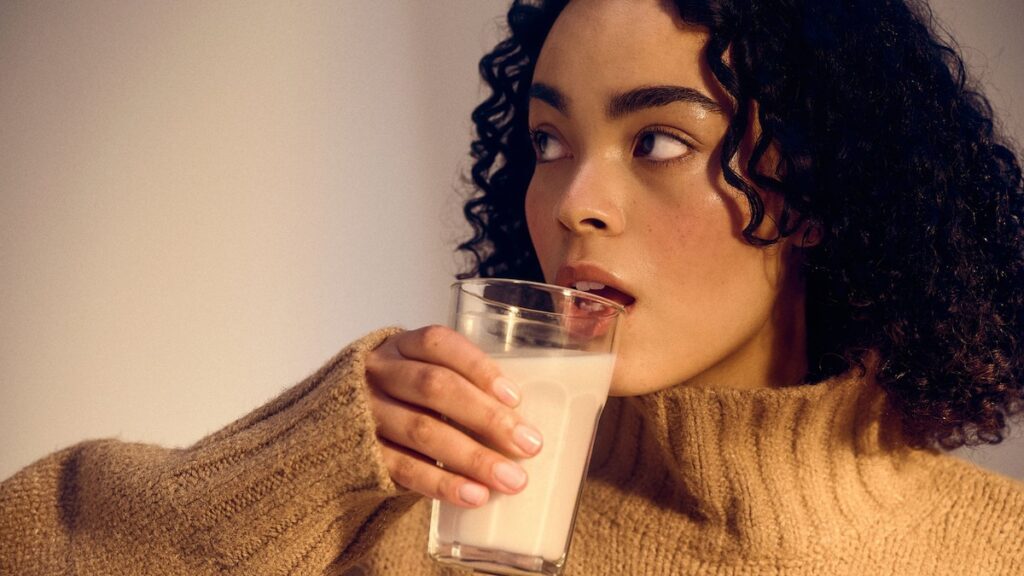 10 alimentos ricos en calcio para fortalecer sus huesos y músculos