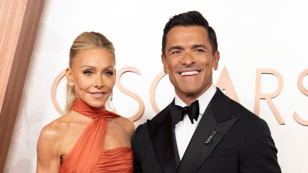 La respuesta humeante de Mark Consuelos a la publicación de cumpleaños de Kelly Ripa lo es todo
