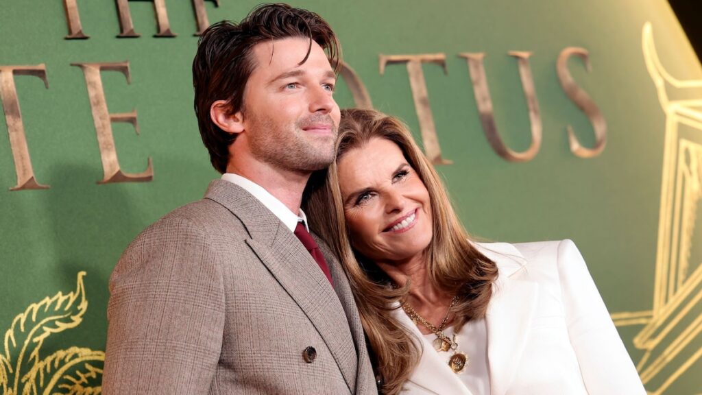 Maria Shriver dice que su hijo Patrick Schwarzenegger la ayudó a superar el divorcio “brutal”: “Me rompió el corazón”