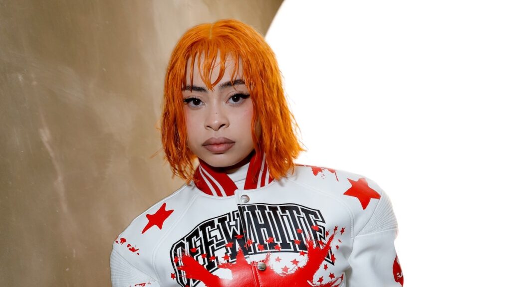 Ice Spice debutó un bob inspirado en leeloo en la Semana de la Moda de París
