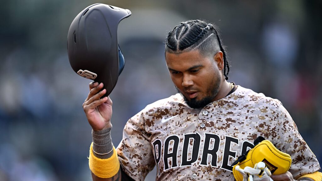 Padres anuncian los resultados de los exámenes de Luis Arráez tras su dramático choque en primera base