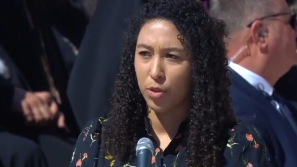 El periodista estadounidense Kielce Gussie se convierte en la voz de la despedida del Papa Francisco