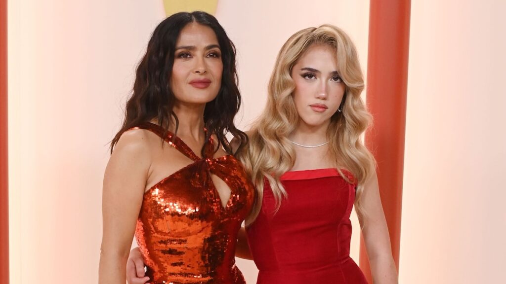 Valentina Pinault sigue los pasos de Salma Hayek, llevando el estilo icónico de su madre