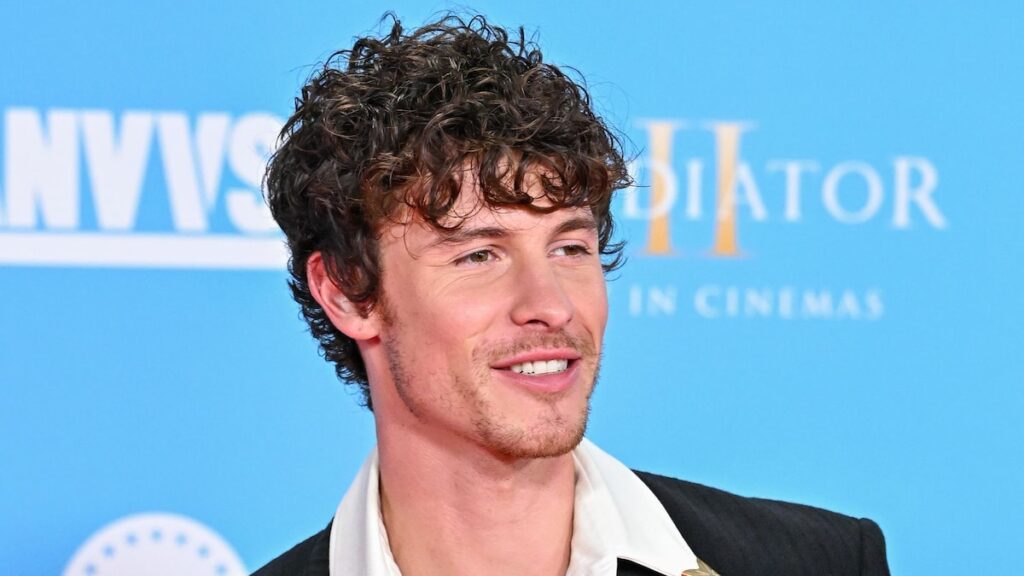 Shawn Mendes y el cantante portugués Maro Spark Curiosity con un paseo de café discreto