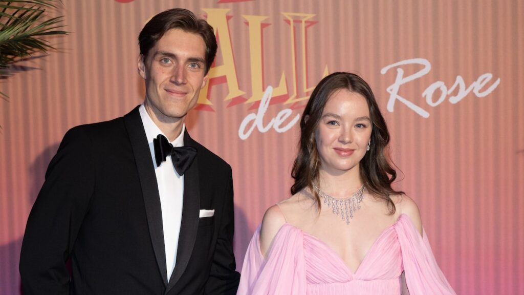 Alexandra de Hanover roba el foco en Giambattista Valli y Cartier Diamonds en la rosa