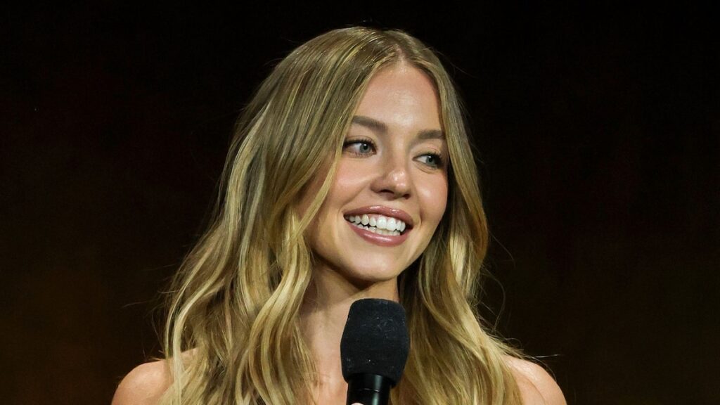 Recientemente, Sydney Sweeney vio fiestas con MGK y Patrick Schwarzenegger en Las Vegas