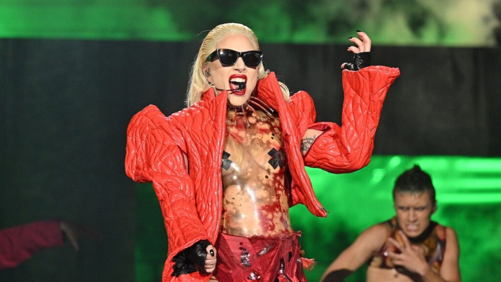 Los artistas agregaron el último minuto después de las cancelaciones inesperadas