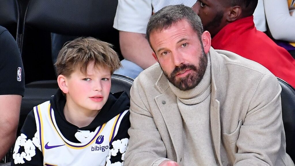 Ben Affleck revela que sus hijos tienen trabajos “clásicos de adolescentes”: “Si quieres eso, puedes trabajar